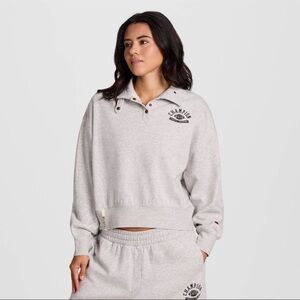NWT champion Women's gray Sweatshirt size L. Snap cropped pullover.